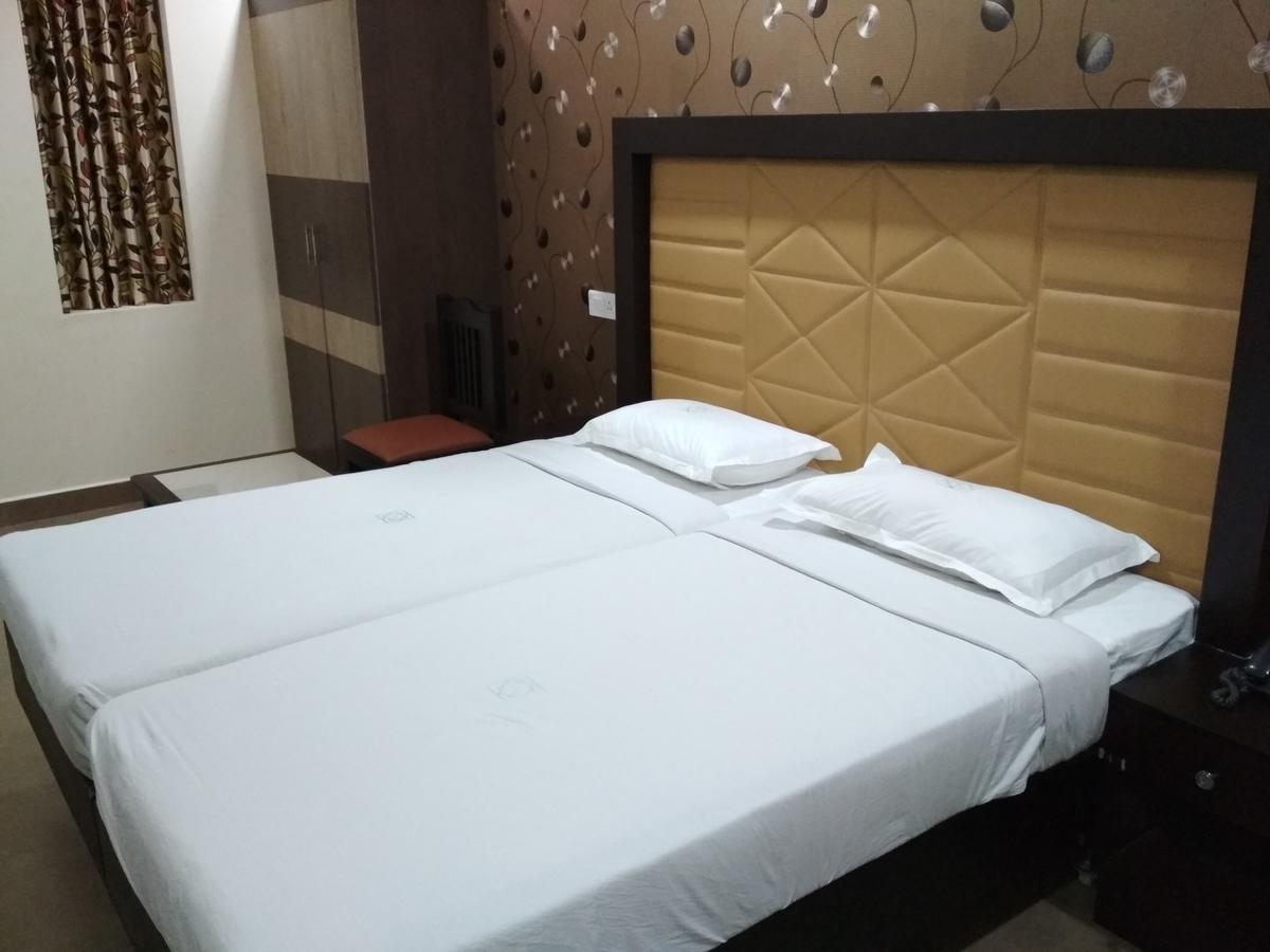 Hotel Rukmini Alwaye 외부 사진