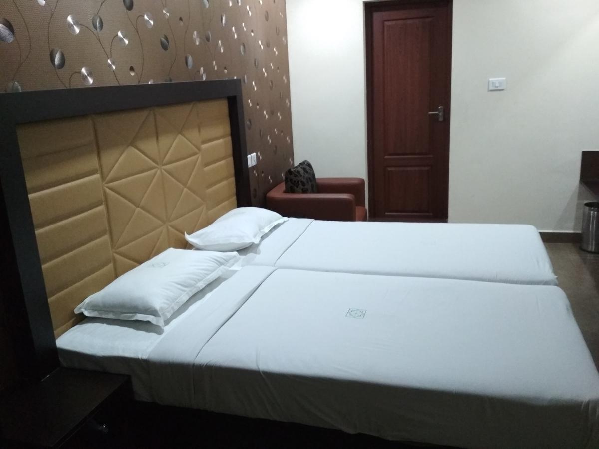 Hotel Rukmini Alwaye 외부 사진