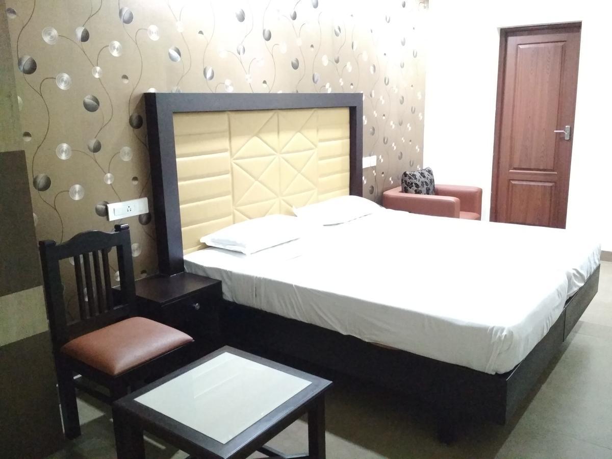 Hotel Rukmini Alwaye 외부 사진