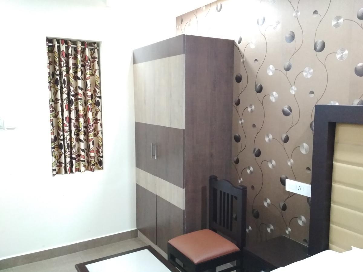 Hotel Rukmini Alwaye 외부 사진