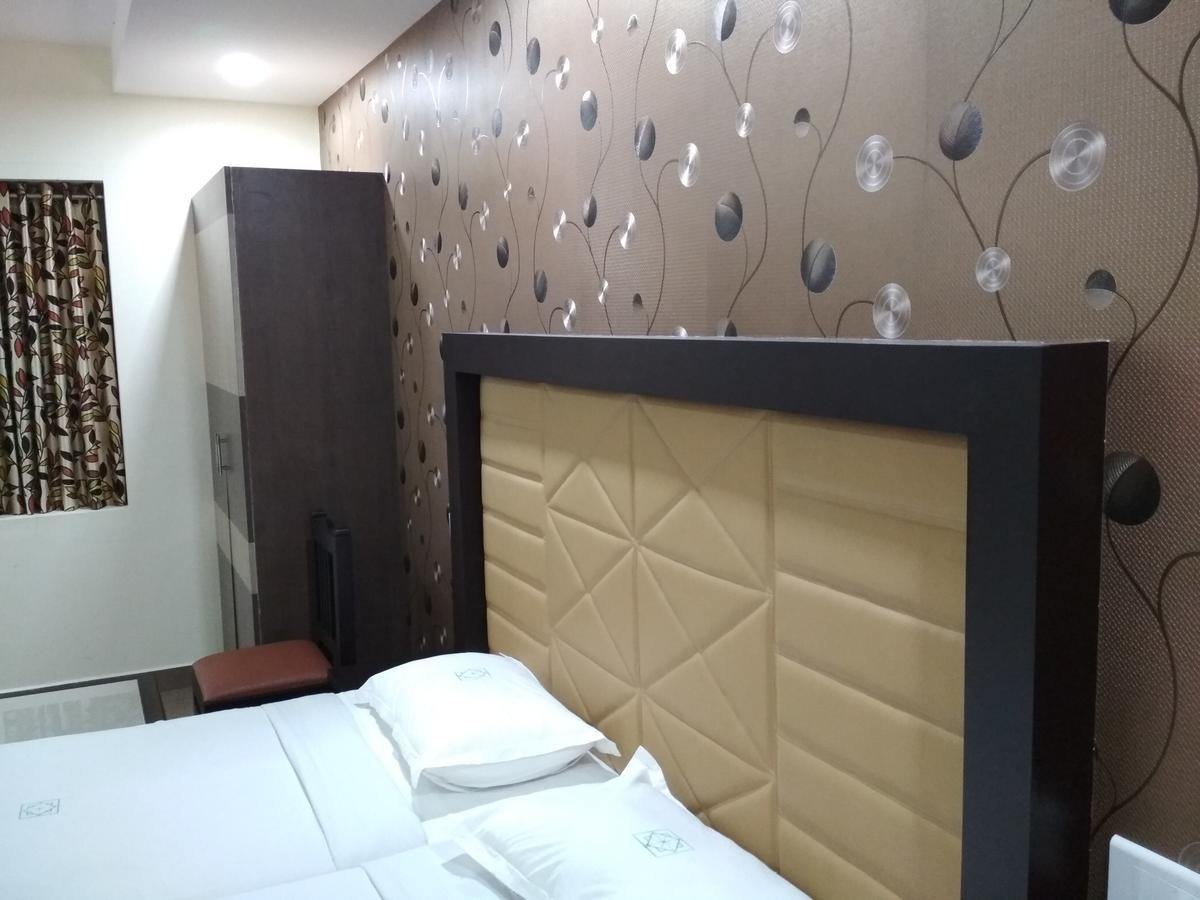 Hotel Rukmini Alwaye 외부 사진