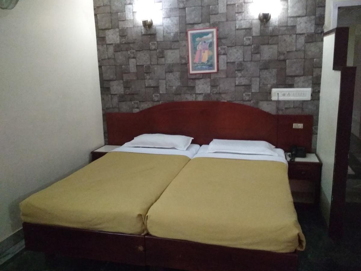 Hotel Rukmini Alwaye 외부 사진