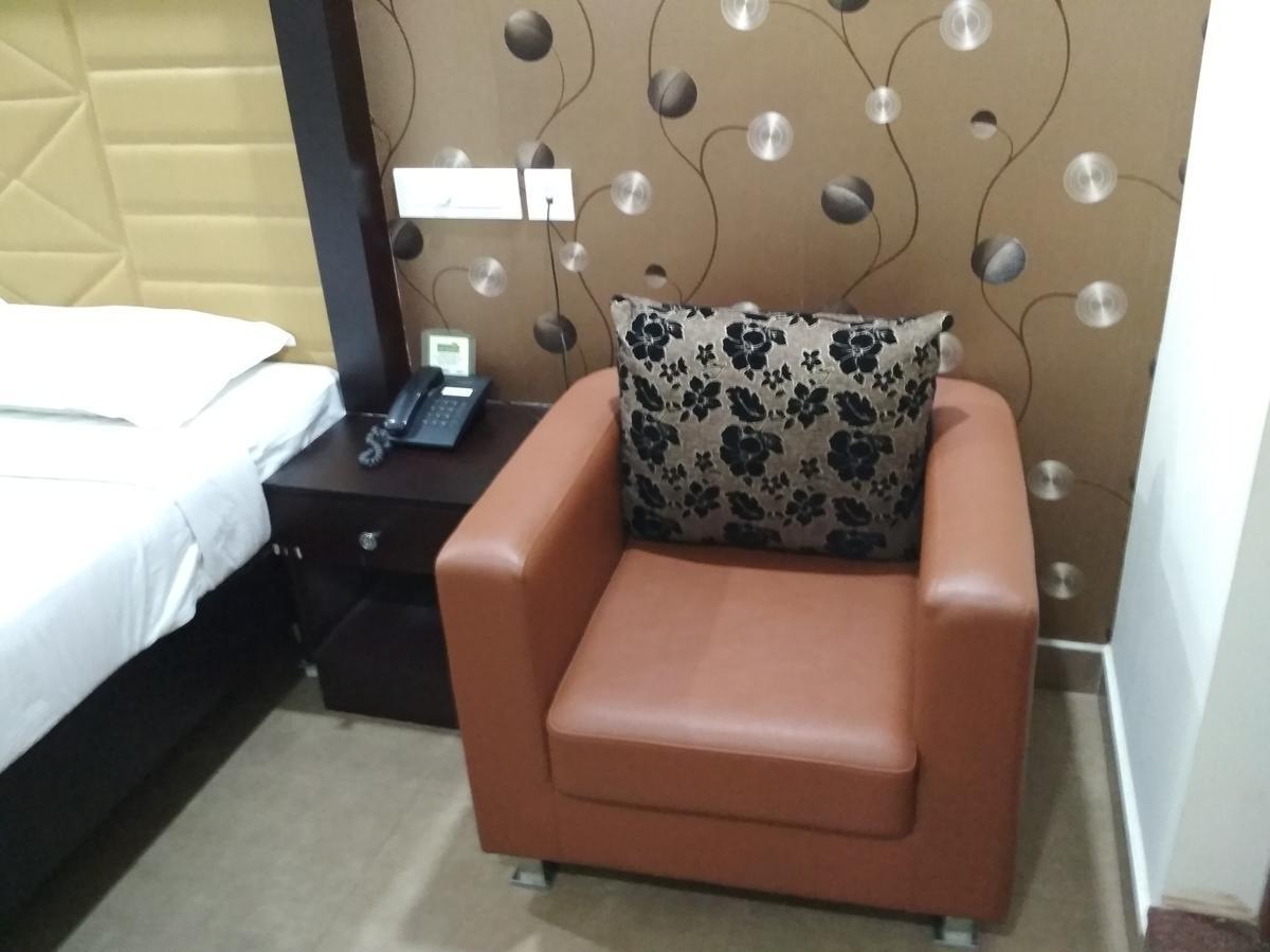 Hotel Rukmini Alwaye 외부 사진